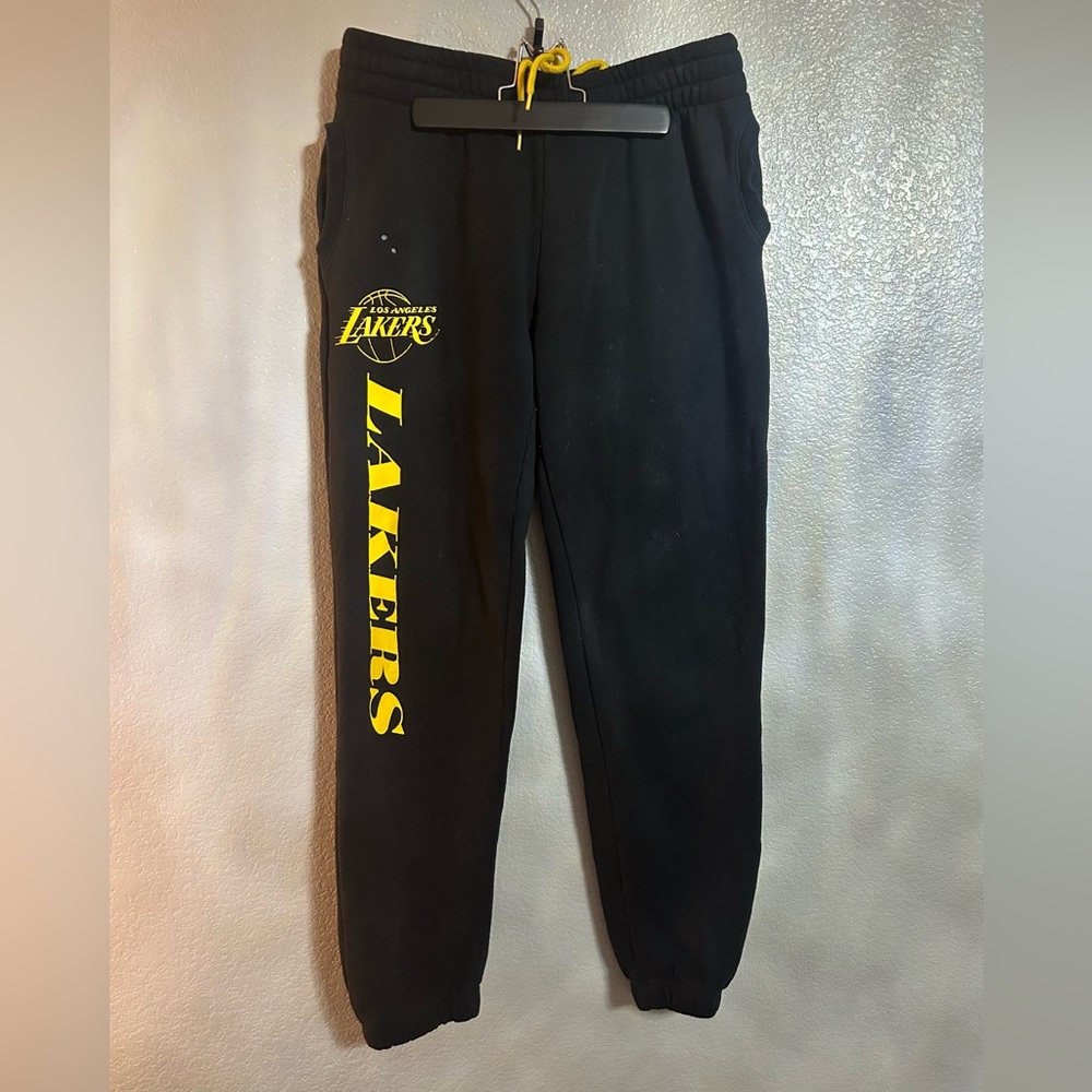 Women’s black yellow graphic Los Angeles Lakers sweats sweatpants size medium